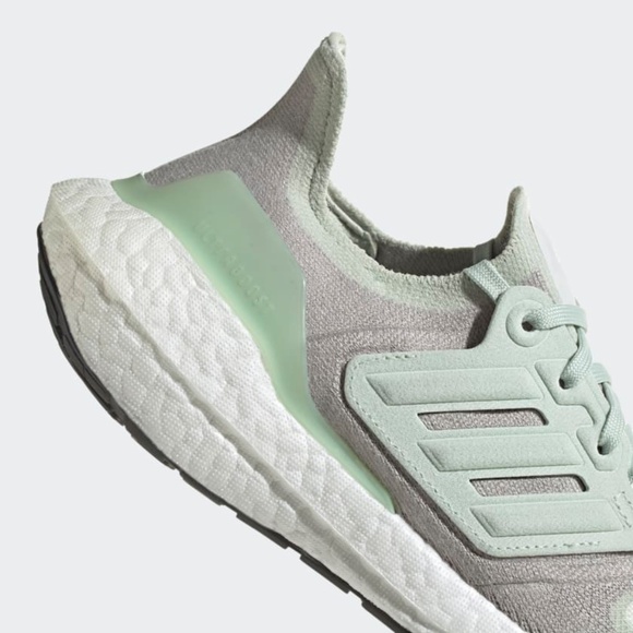 [NEW] Women's adidas UltraBoost 22 Running Shoes Gray Size 7.5 GY7285 - Picture 7 of 8